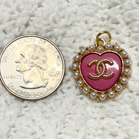 CHANEL Vintage Zipper Pull Button Charm Gold Tone Pink Heart Pearls 23mm - Picture 6 of 7